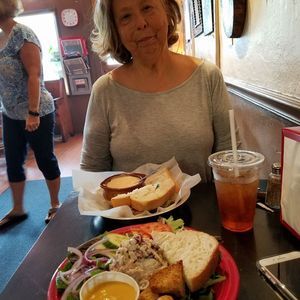 Meet your Posher, Alicia